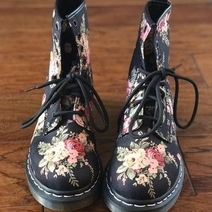 Dr Doc Martens Size 7 Black Floral 1460 Boots